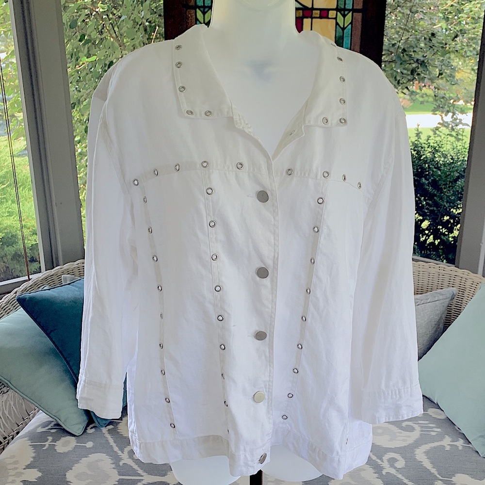 Multiples white linen jacket with silver rivets❣️